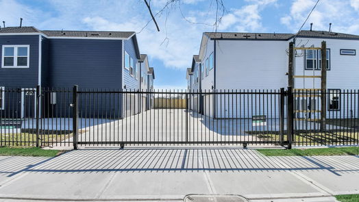 Houston 2-story, 3-bed 851 S Victory Drive A B C-idx