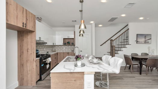 Houston 2-story, 3-bed 851 S Victory Drive A B C-idx