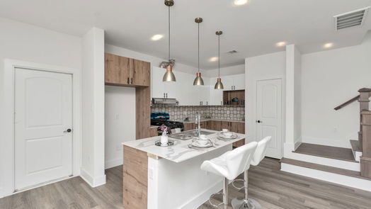 Houston 2-story, 3-bed 851 S Victory Drive A B C-idx