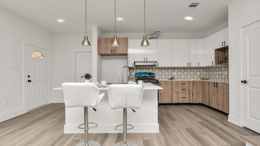 Houston 2-story, 3-bed 851 S Victory Drive A B C-idx