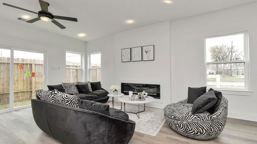 Houston 2-story, 3-bed 851 S Victory Drive A B C-idx