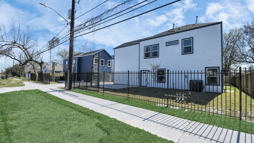 Houston 2-story, 3-bed 851 S Victory Drive A B C-idx