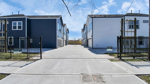 Houston 2-story, 3-bed 851 S Victory Drive A B C-idx