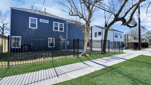Houston 2-story, 3-bed 851 S Victory Drive A B C-idx