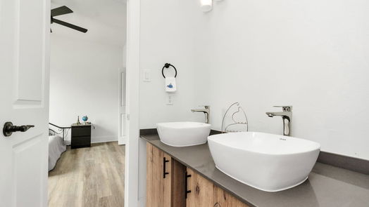 Houston 2-story, 3-bed 851 S Victory Drive A B C-idx
