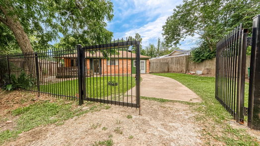 Houston 1-story, 3-bed 7111 Venus Street-idx