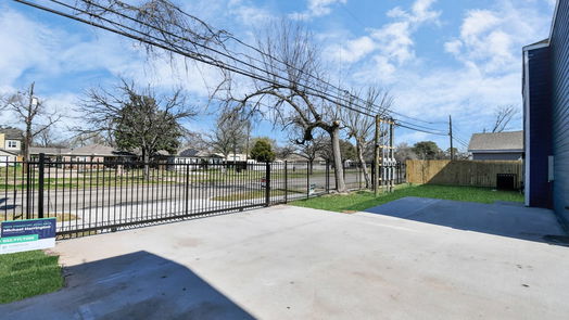 Houston 2-story, 3-bed 855 S Victory Drive C-idx