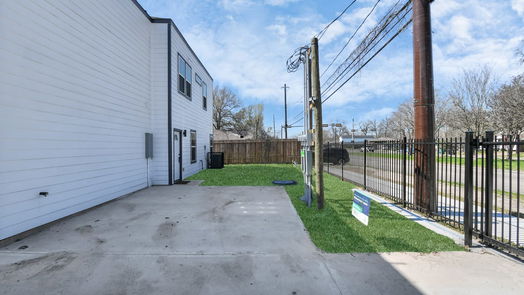 Houston 2-story, 3-bed 855 S Victory Drive C-idx