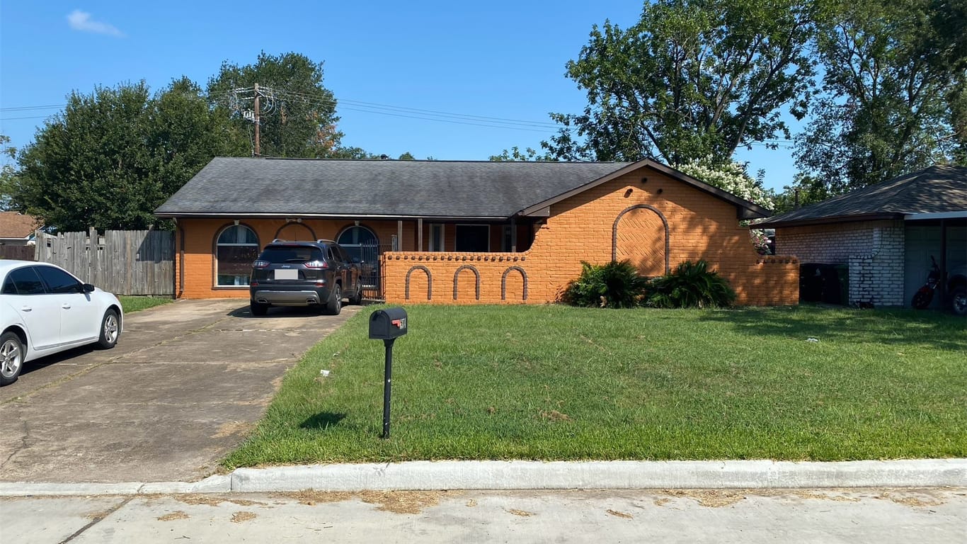 Houston 1-story, 3-bed 6374 French Chateau Drive-idx