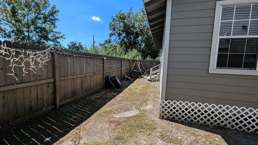 Houston 1-story, 2-bed 1423 Dewalt Street-idx