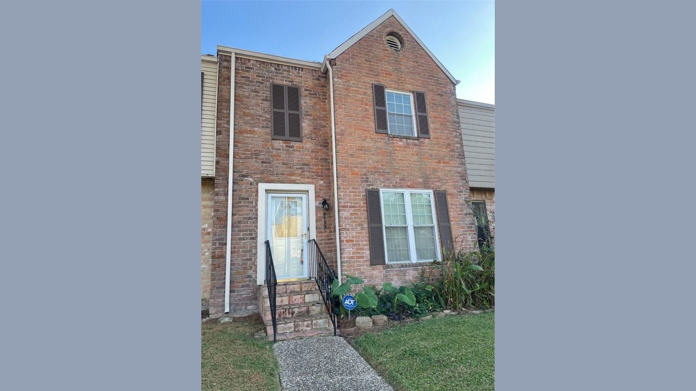 Houston 2-story, 3-bed 5793 Maple Hill Drive-idx