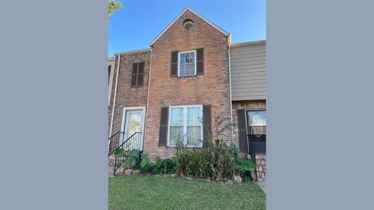 Houston 2-story, 3-bed 5793 Maple Hill Drive-idx