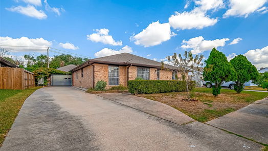 Houston 1-story, 4-bed 11639 S Kirkhollow Dr Drive-idx