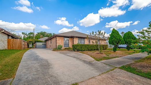 Houston 1-story, 4-bed 11639 S Kirkhollow Dr Drive-idx