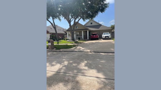 Pearland 1-story, 3-bed 8135 Azure Brook Drive-idx