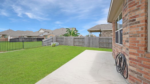 Pearland 2-story, 6-bed 1905 Emerald Breeze Court-idx