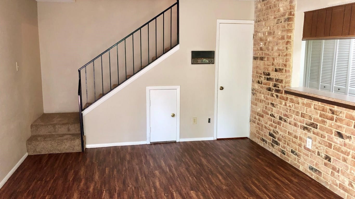 Houston 2-story, 2-bed 5670 Birchmont Drive C-idx