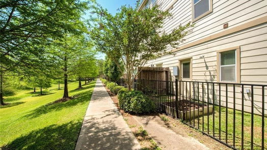 Houston 3-story, 3-bed 3304 Leading Point Drive-idx