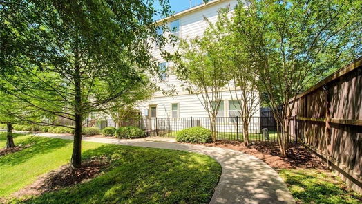 Houston 3-story, 3-bed 3304 Leading Point Drive-idx