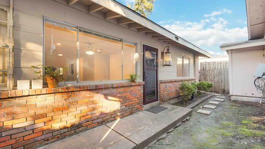 Houston 1-story, 2-bed 4304 Sherwood Lane 106-idx