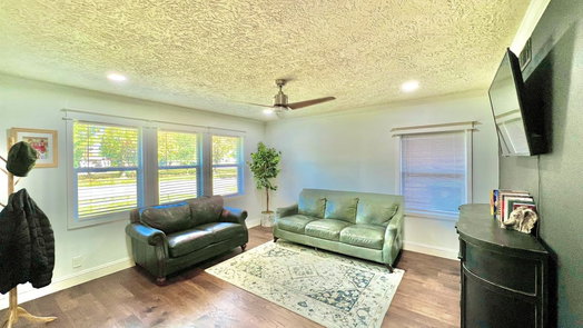 Houston 1-story, 4-bed 4913 W 43rd Street-idx