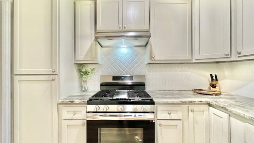 Houston 1-story, 4-bed 4913 W 43rd Street-idx