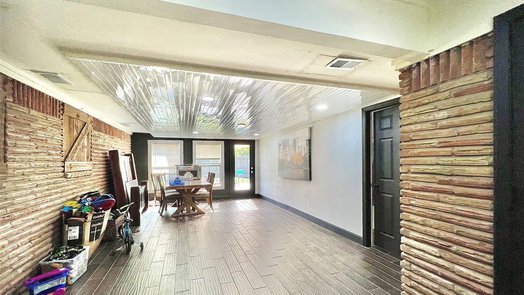 Houston 1-story, 4-bed 4913 W 43rd Street-idx