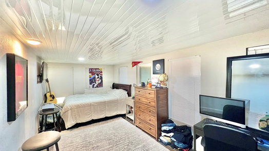 Houston 1-story, 4-bed 4913 W 43rd Street-idx