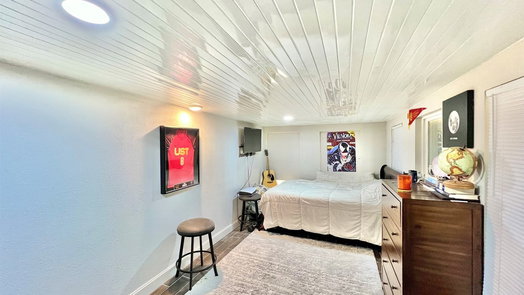 Houston 1-story, 4-bed 4913 W 43rd Street-idx