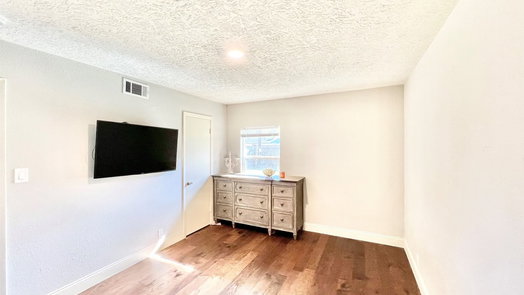 Houston 1-story, 4-bed 4913 W 43rd Street-idx