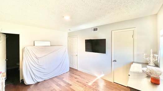 Houston 1-story, 4-bed 4913 W 43rd Street-idx