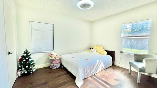 Houston 1-story, 4-bed 4913 W 43rd Street-idx