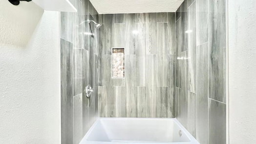 Houston 1-story, 4-bed 4913 W 43rd Street-idx