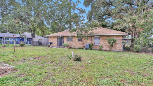 Houston 1-story, 3-bed 3919 Gardendale Drive-idx