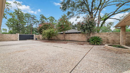 Houston 1-story, 5-bed 4011 Brookwoods Drive-idx