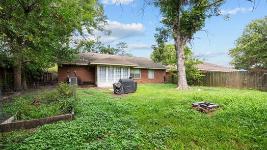 Houston 1-story, 3-bed 4621 W 43rd Street-idx