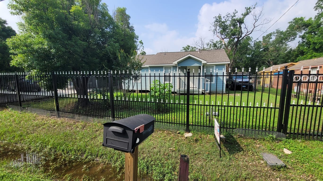 Houston 1-story, 3-bed 4010 Amalie Street-idx