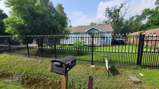 Houston 1-story, 3-bed 4010 Amalie Street-idx