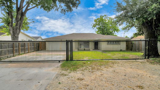 Houston 1-story, 3-bed 6814 Della Street-idx