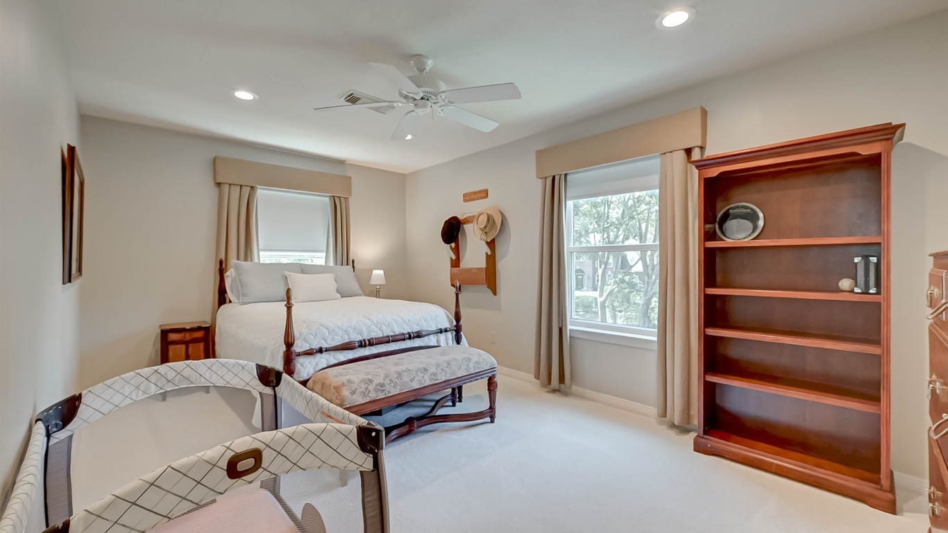 Houston 2-story, 6-bed 807 Kingsmark Drive-idx