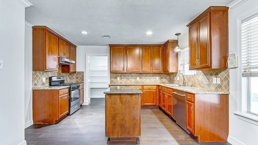 Houston 2-story, 5-bed 8510 Shallowlake Court-idx