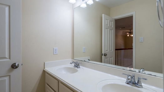 Houston 2-story, 4-bed 7710 Hidden Oaks Lane-idx