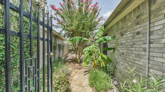 Houston 1-story, 3-bed 7619 Ashton Drive-idx