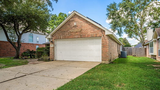 Houston 1-story, 3-bed 8935 Aberdeen Oaks Drive-idx