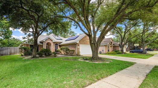 Houston 1-story, 3-bed 8935 Aberdeen Oaks Drive-idx