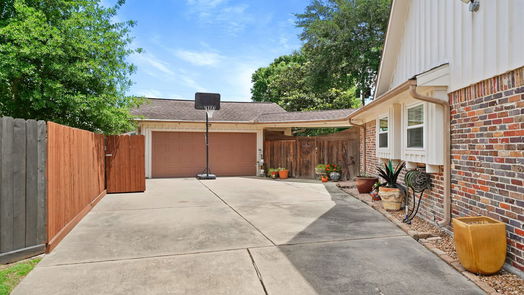 Houston 2-story, 4-bed 5730 Braesheather Drive-idx