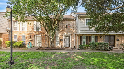 Houston 2-story, 2-bed 6455 Creekbend Drive-idx