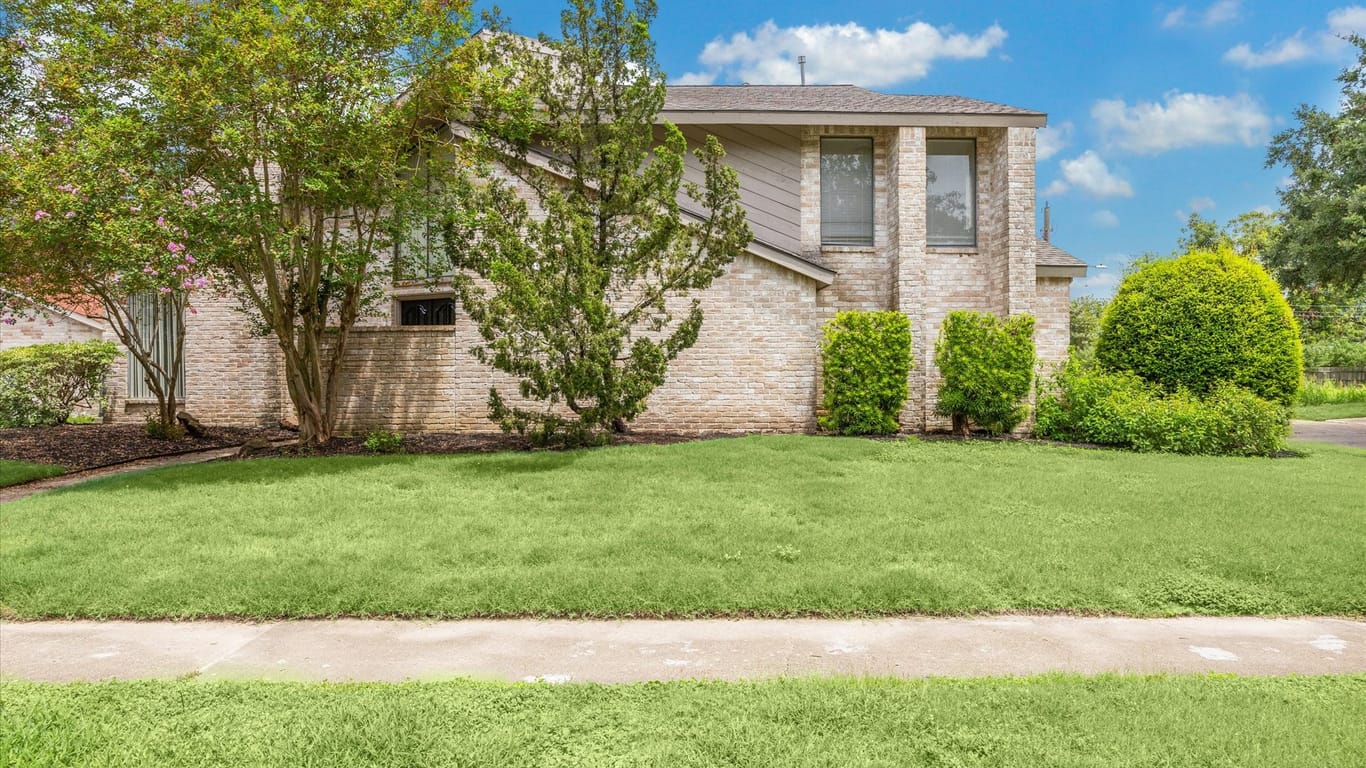 Houston 2-story, 4-bed 10831 Albury Drive-idx