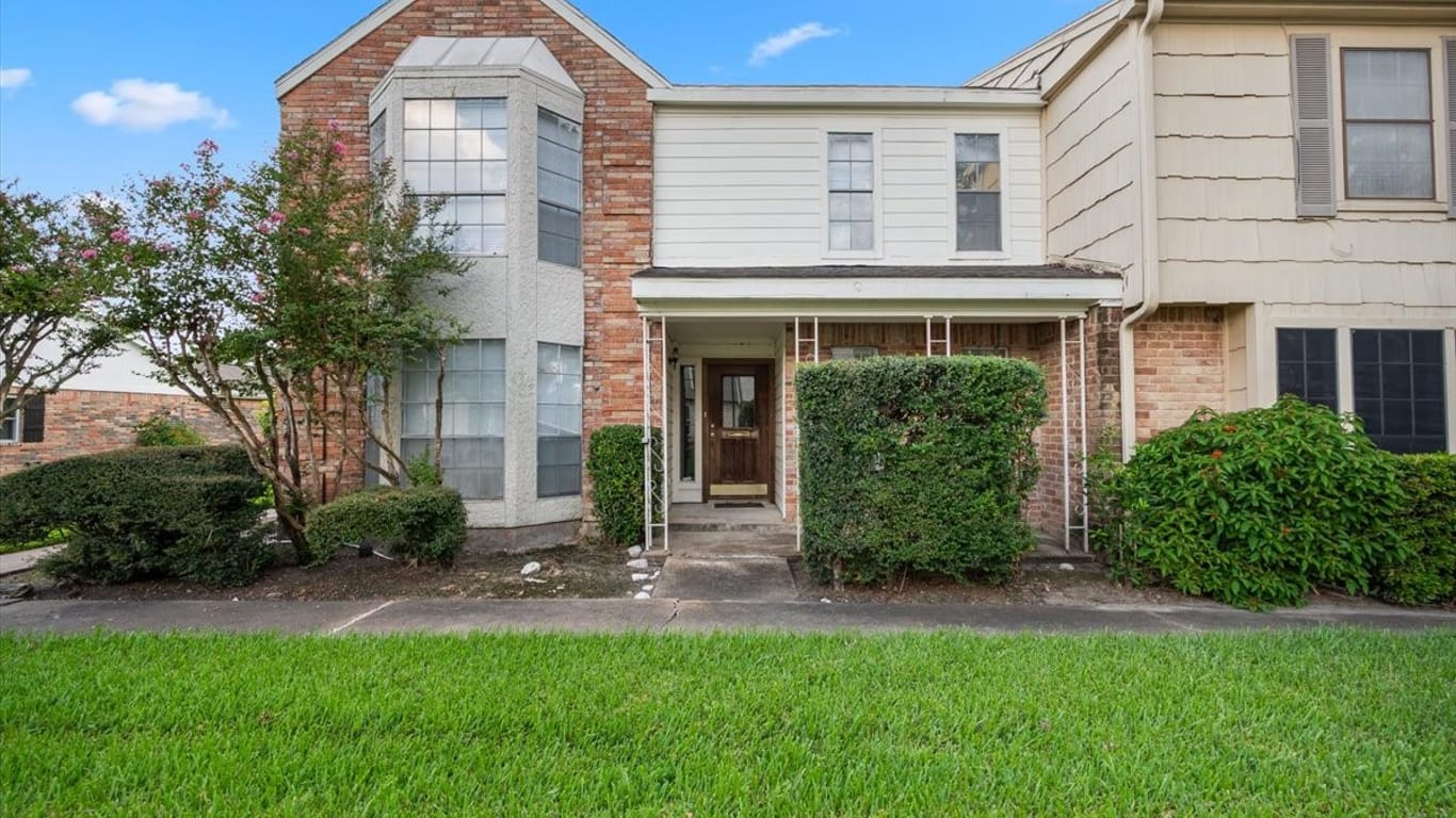 Houston 2-story, 4-bed 6435 Creekbend Drive 98-idx