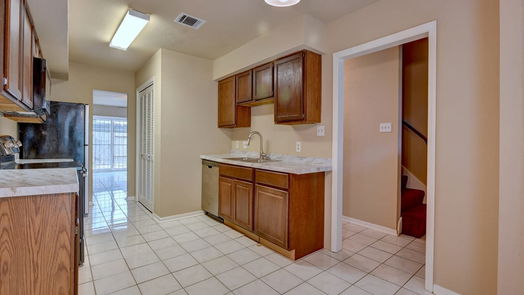 Houston 2-story, 2-bed 6330 Creekbend Drive D-idx